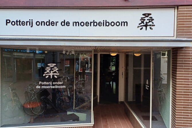 Billet Atelier de poterie guidé sur un plateau tournant dans la Choorstraat