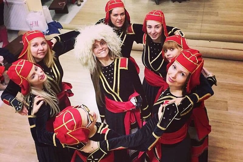 Danse géorgienne avec un cours privé professionnel