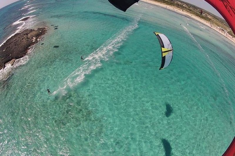 Cours de kitesurf en petit groupe dans les Pouilles