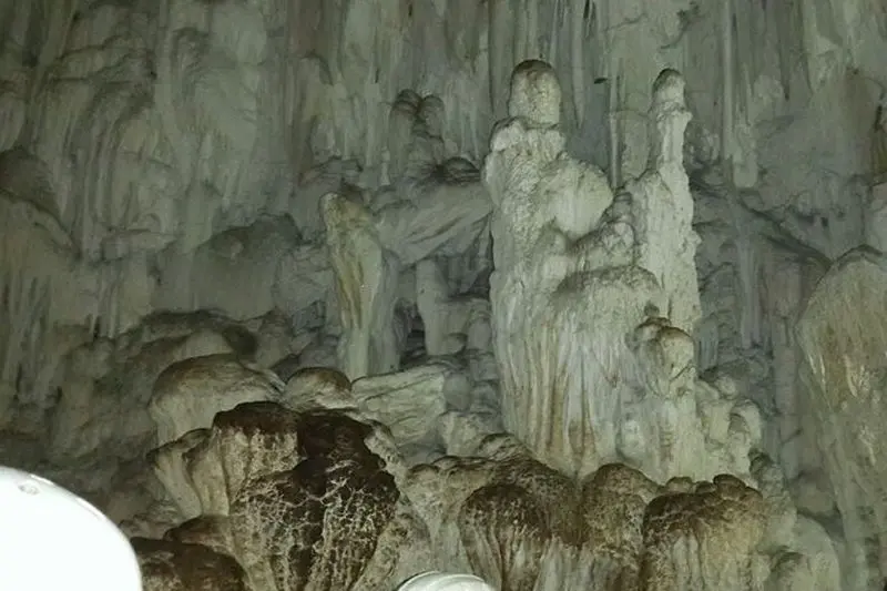 Excursion spéléologique (stalactites-stalagmites) & randonnée au parc national