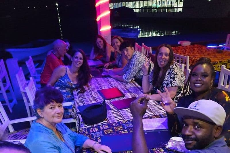 Passionnant Pub Crawl à Zanzibar. Visitez 3 bars uniques