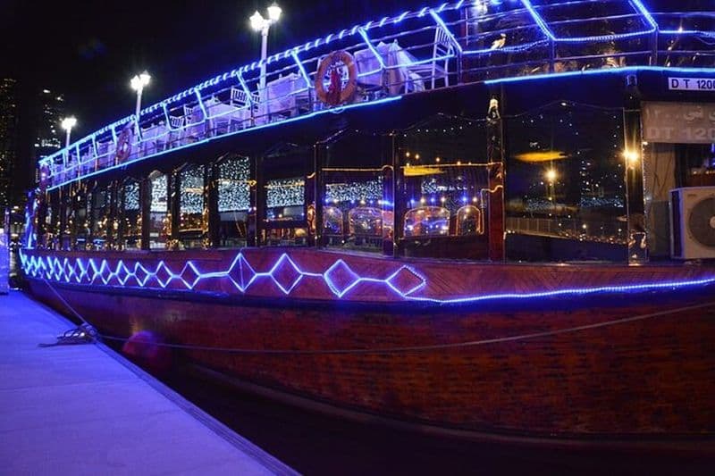 Billet Dubaï Marina Unique Dhow Cruise Buffet Dîner et danse du ventre