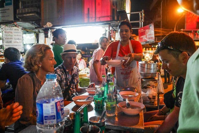Excursion de cuisine de rue nocturne dans le quartier de Chinatown à Bangkok