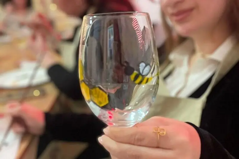 Peinture sur verre à vin - DIY Le cadeau parfait