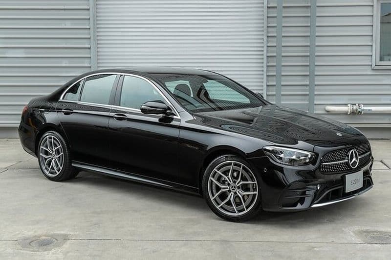 Transfert aéroport : de l'aéroport DUS à Düsseldorf en voiture d'affaires