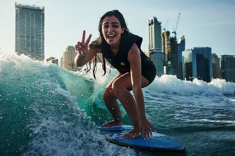 Wakesurf et Wakeboard Adventure dans le port de Dubaï Marina