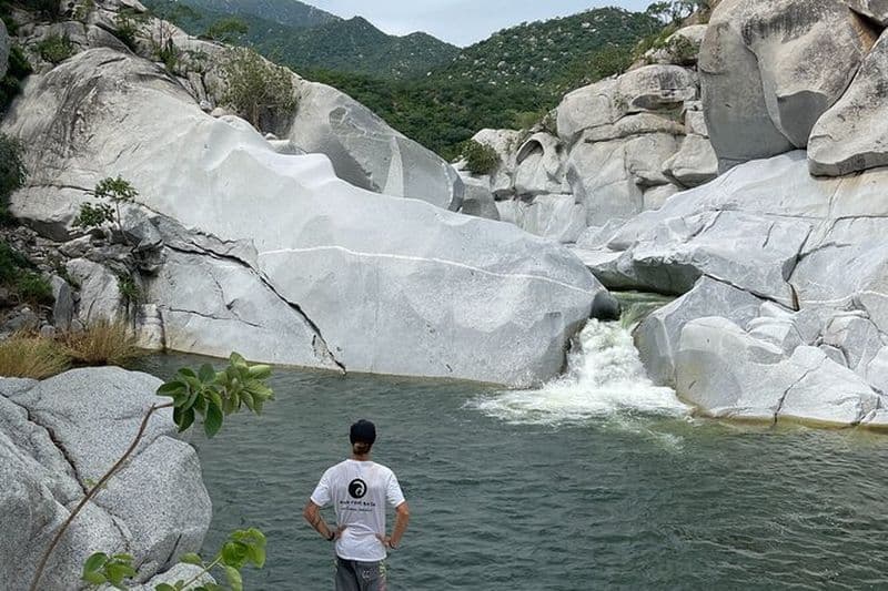 Randonnée dans la réserve naturelle et manger à la ferme familiale d'un habitant