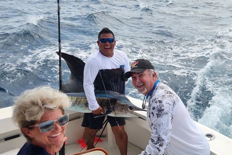 Pêche sportive privée – Viking 46ft Yacht | Îles Perles du Sud