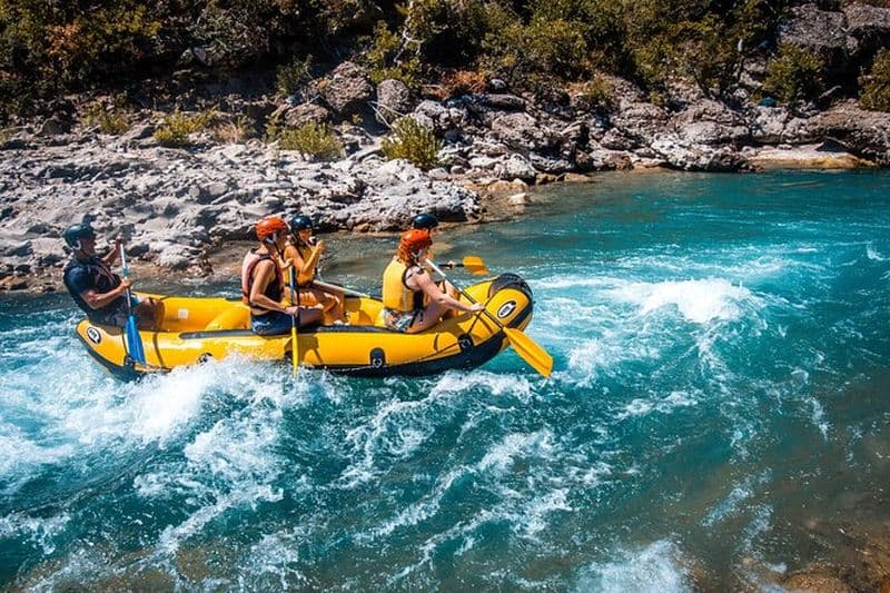 Parachutisme, saut à l'élastique et rafting au Népal