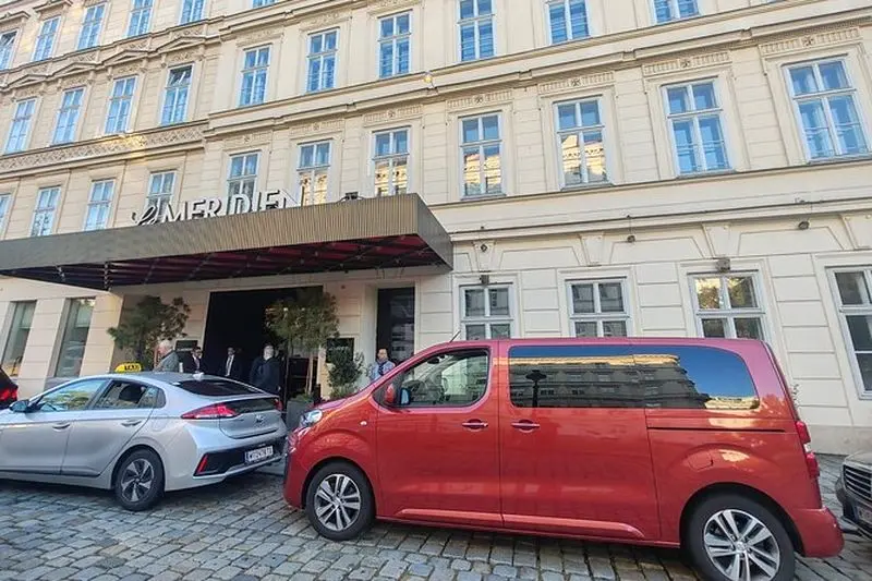 Transfert de l'aéroport de Bratislava avec chauffeur privé à la ville