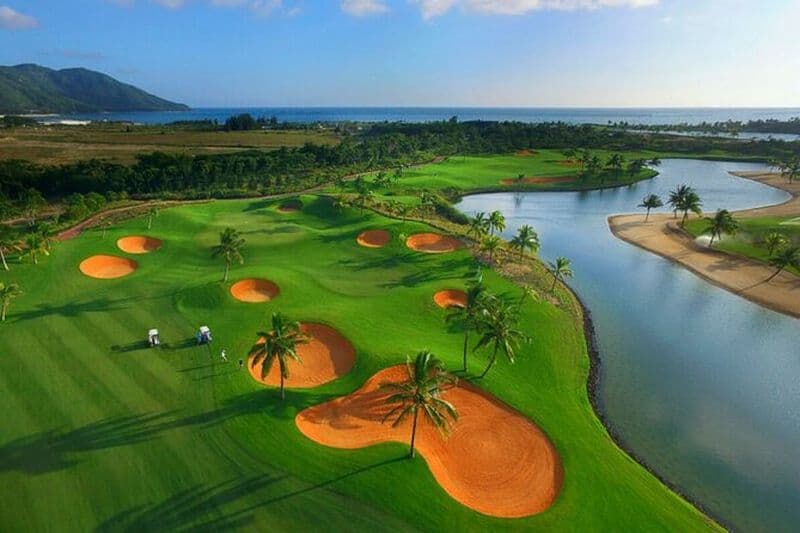 Expérience de golf exclusive au lac Hainan Jian Blue Bay