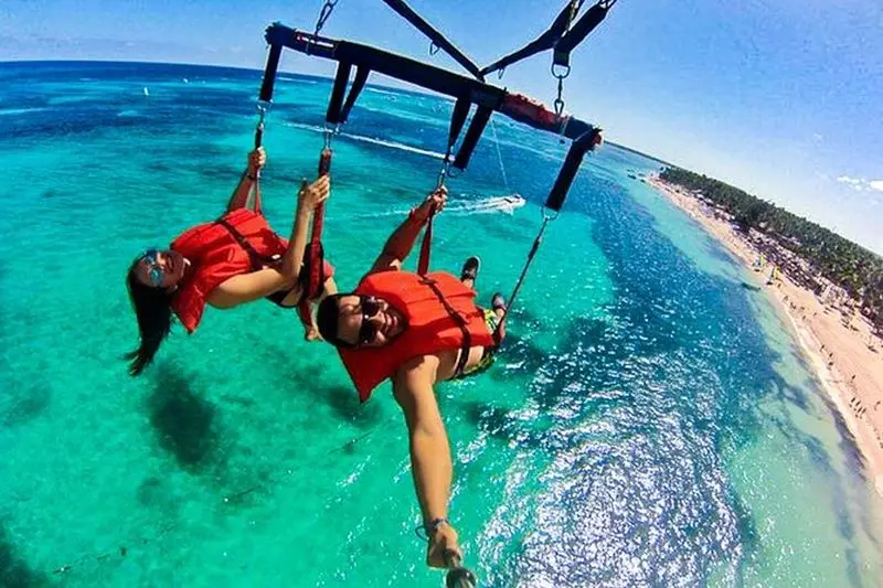 Billet Parachutisme ascensionnel au-dessus des eaux de l'océan Turquoise à Montego Bay
