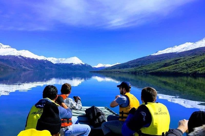 Ushuaia: Trekking d'une journée et canoë dans le parc national Tierra del Fuego