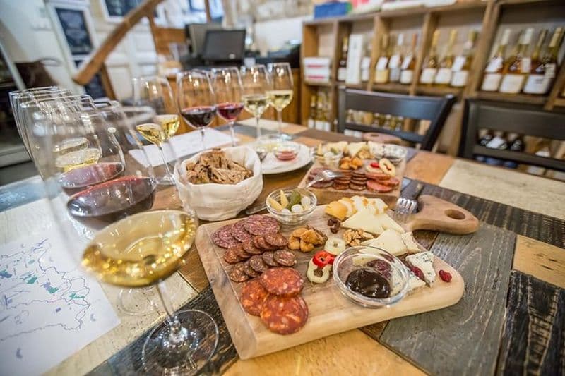 Billet Dégustation de vin hongrois (avec fromage et charcuterie) à Budapest