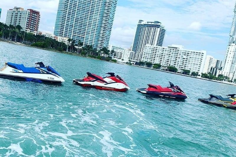 Location de jet ski à Miami : chassez l'océan, surfez sur les vagues