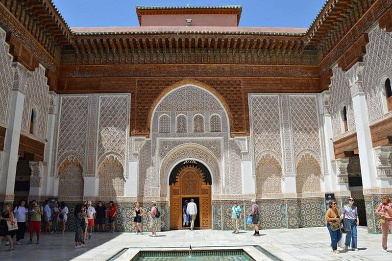 Marrakech : Médersa Ben Youssef, visite du Jardin Secret et des Souks