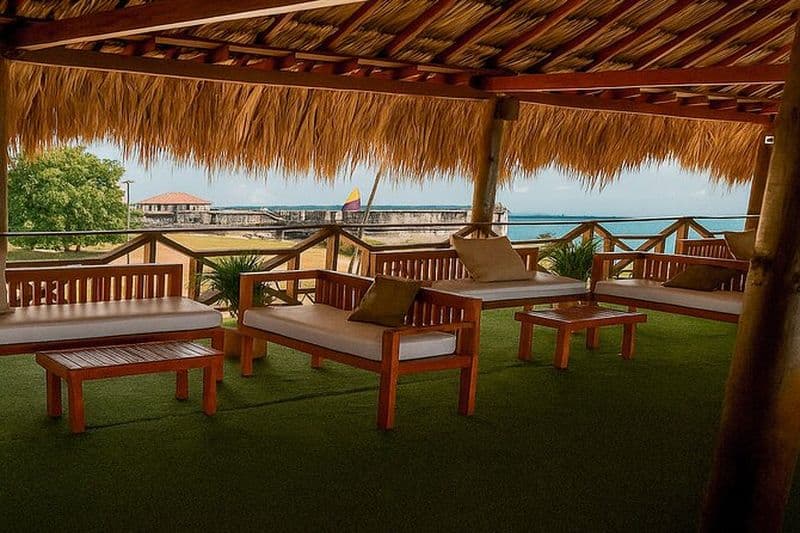 Playa Morena Beach Club avec déjeuner et visite à pied du fort San Fernando