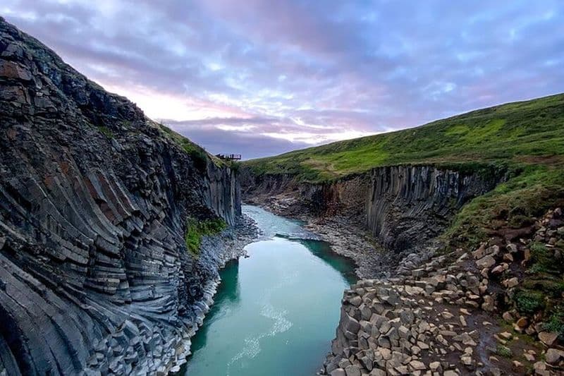 Excursion d'une journée au canyon Stuðlagil et aux bains Vök