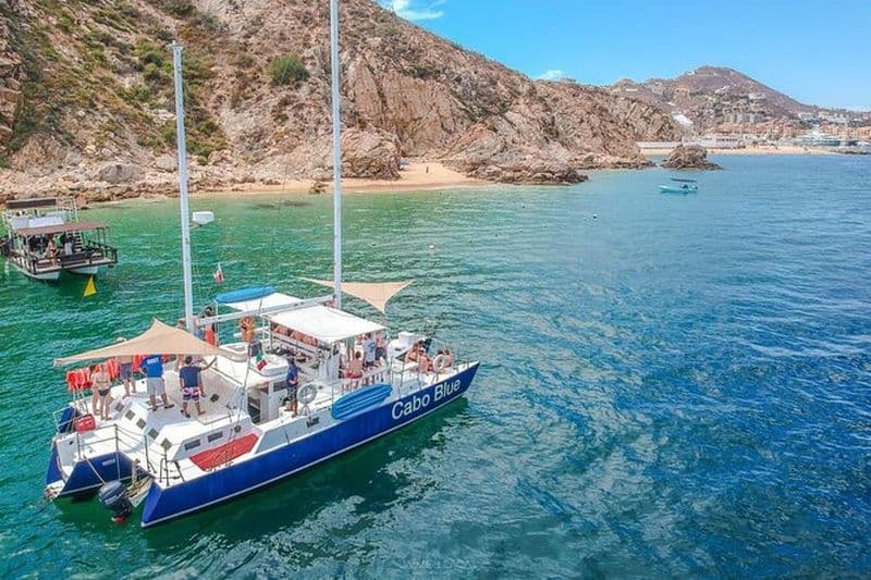 Croisière touristique avec plongée en apnée à Cabo San Lucas et dans la baie de Santa Maria