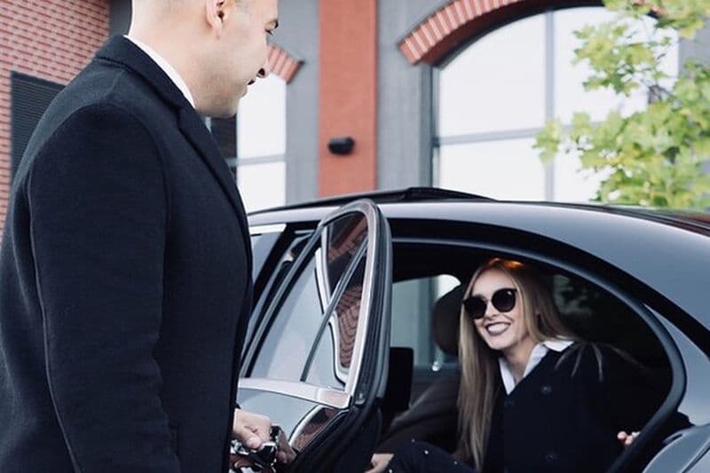 Starways Chauffeur - Transfert aéroport et Chauffeurs à Melbourne