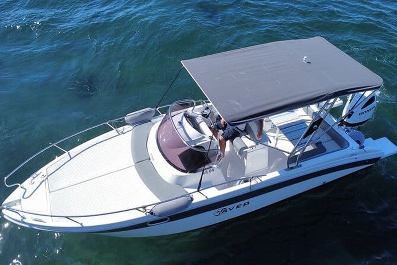 Au départ de Sorrente : Excursion privée à Capri à bord d'un Saver de 28 pieds