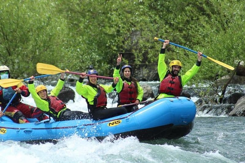 Rafting hivernal sur la rivière Trancura