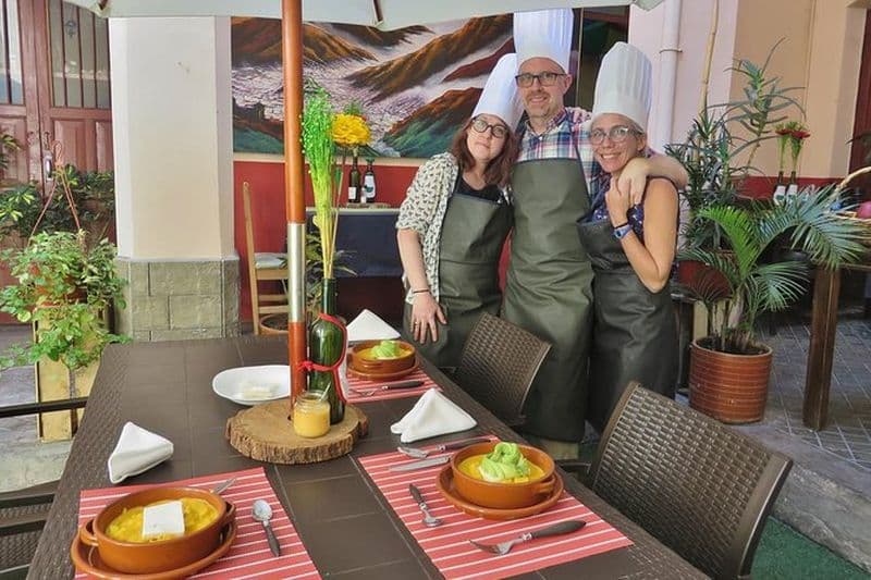 Cours de cuisine avec un chef et marché local avec prise en charge à l'hôtel