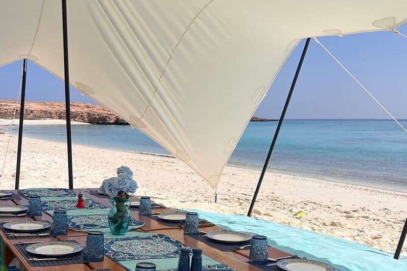 Expérience d'une journée complète sur l'île de Dimaniyat avec déjeuner