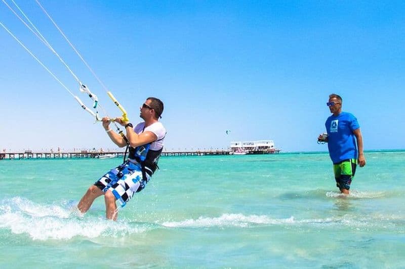 Aventure de 2 jours de kitesurf jusqu'à 6 heures et transfert - Hurghada