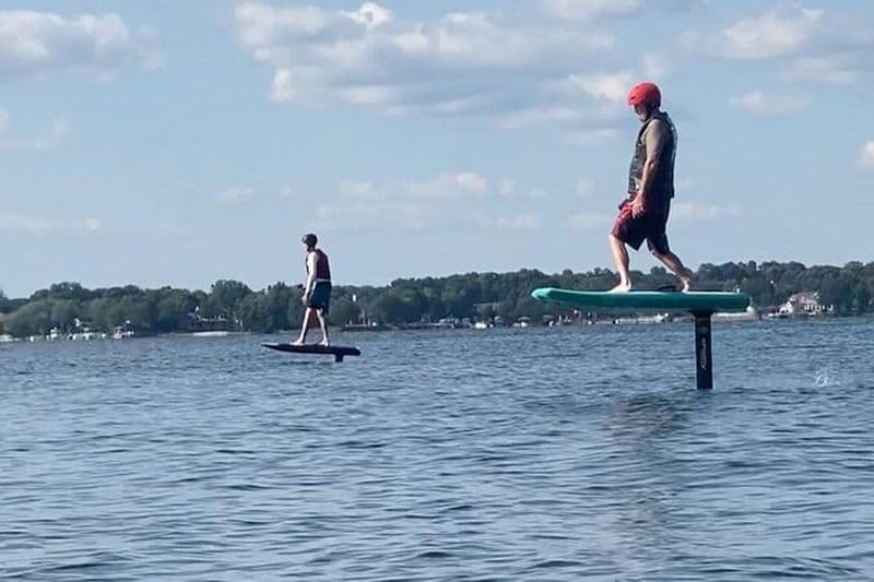 Billet Aventure Efoil privée sur le lac Norman, le lac Wylie ou le MIL avec CharlotteEfoil