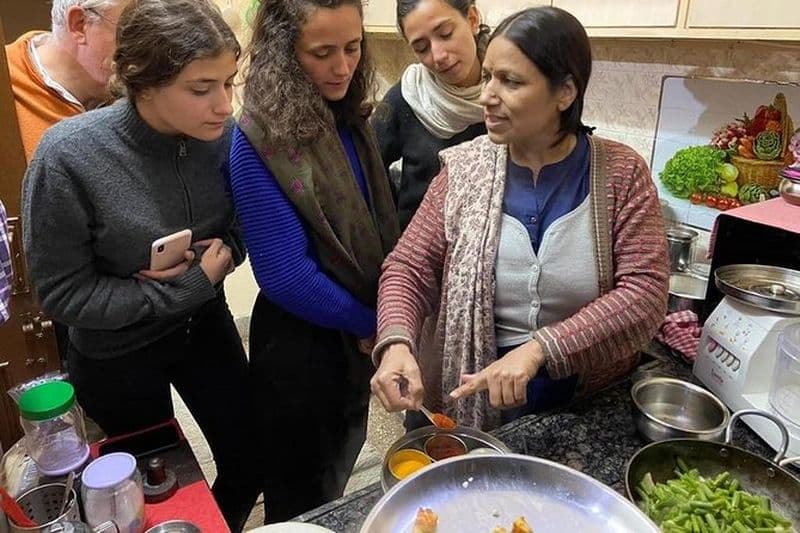 Cours de cuisine à Jaipur – Expérience en famille avec repas et transport