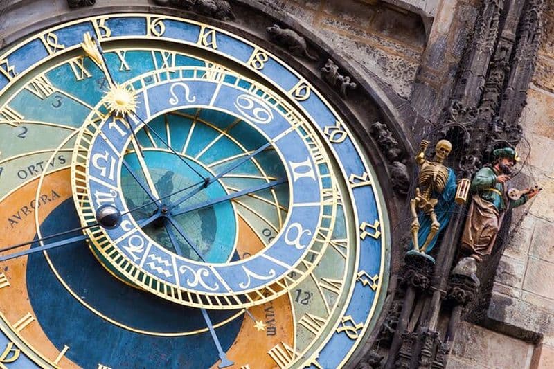 Vieille ville, horloge astronomique et visite souterraine avec PragueWay