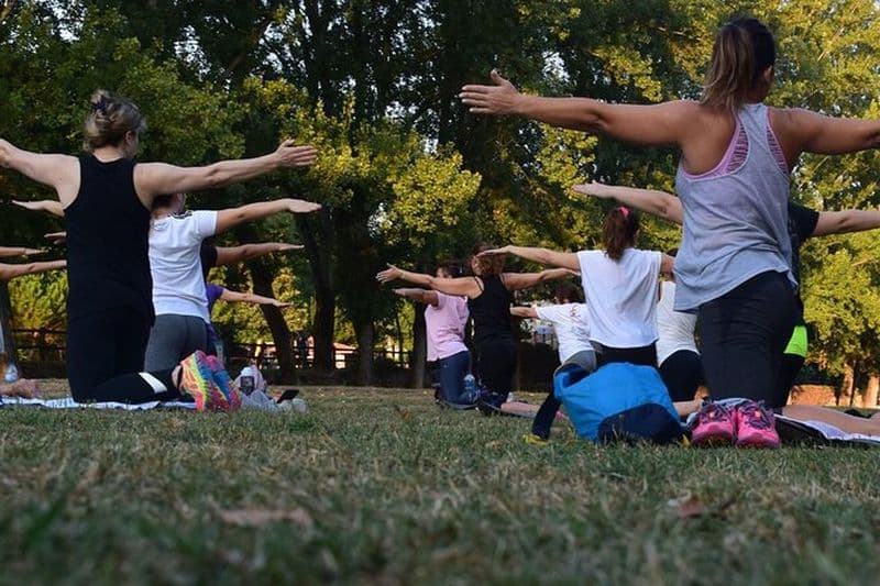 Séance de yoga en plein air à La Sabana