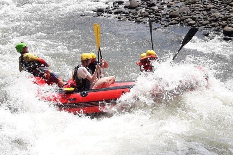 Les meilleurs Rafting en eau vive Sarapiqui River, Costa Rica, Classe III-IV