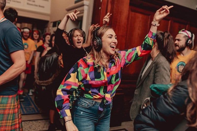 Une aventure disco silencieuse à Manchester