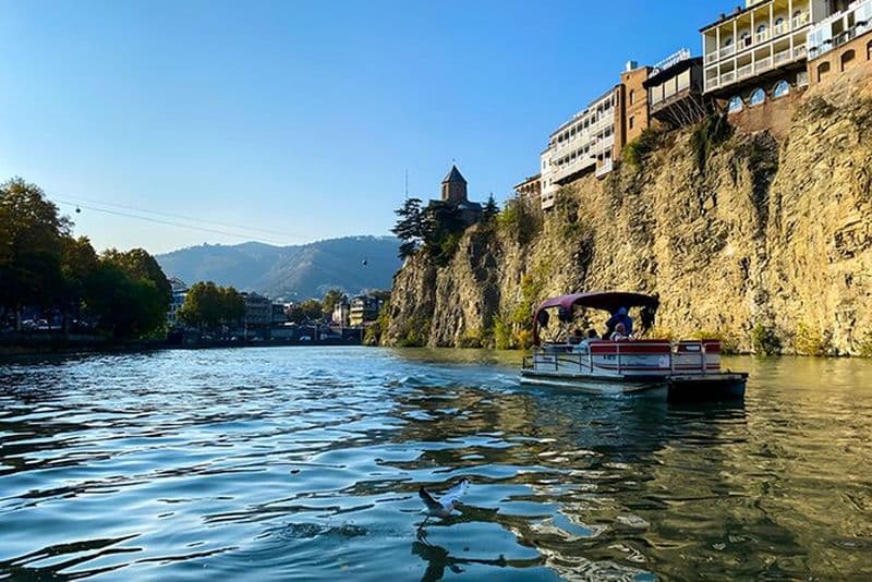 Billet Visite privée en bateau fluvial à Tbilissi et Mtskheta avec des histoires de vin