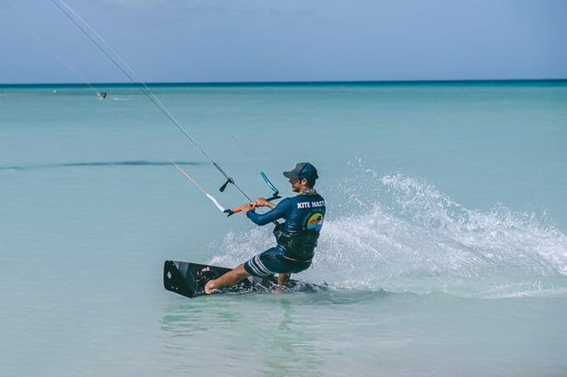 Cours de kitesurf à Aruba avec IKO Certification