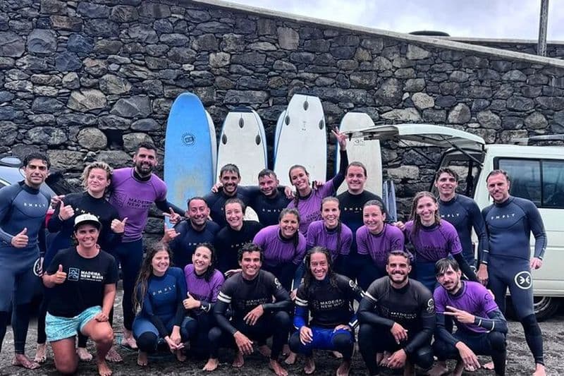 Cours de surf adaptés à votre niveau de compétence à Madère