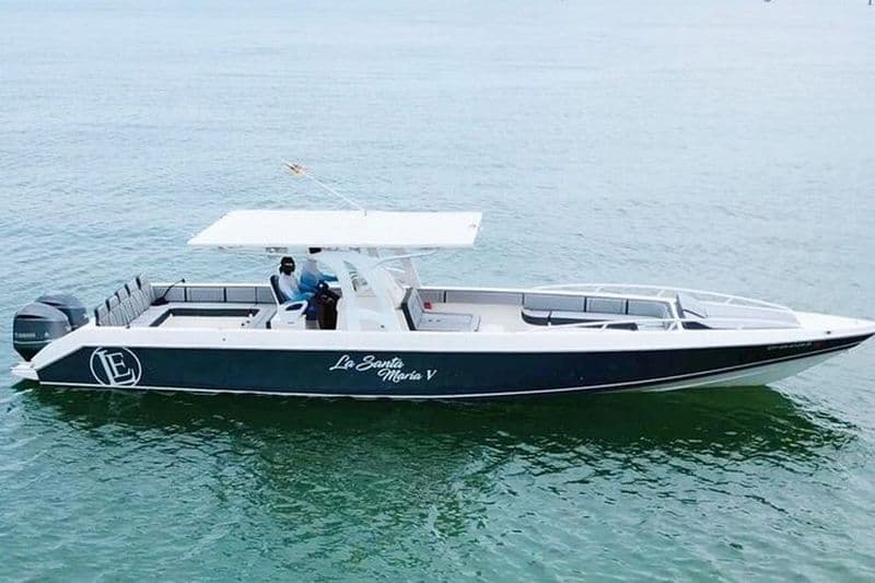 Location de bateau pendant 8 heures à La Santamaría V avec capitaine
