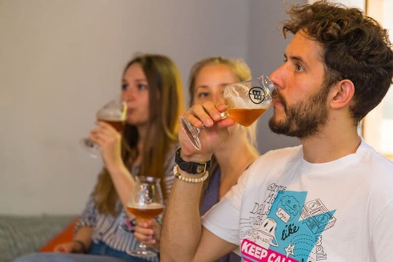 Expérience de la bière à Budapest : dégustation guidée de bière artisanale de 2 heures