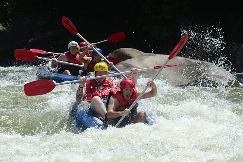 Rafting en eaux vives sur la rivière Tully au départ de Cairns ou de Mission Beach