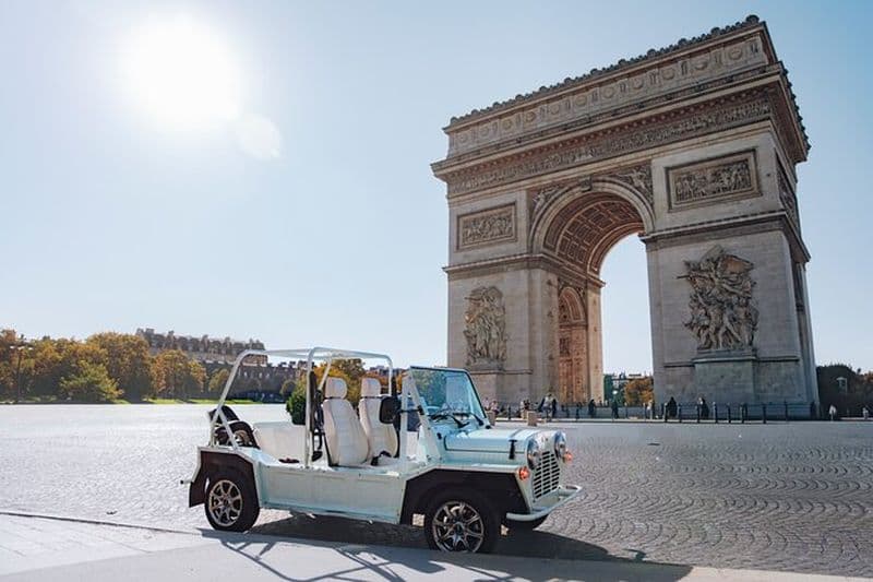 Private 4-Hour Paris Highlights Tour by Golf Cart Mini Moke