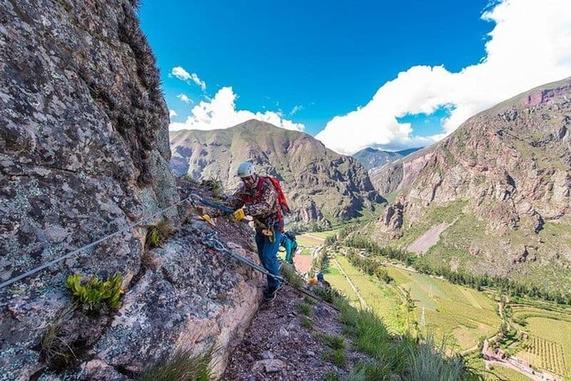 Via Ferrata et Tyrolienne dans la Vallée Sacrée avec déjeuner