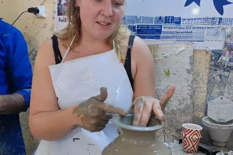 Femme arabe faite à la main en argile et mosaïque