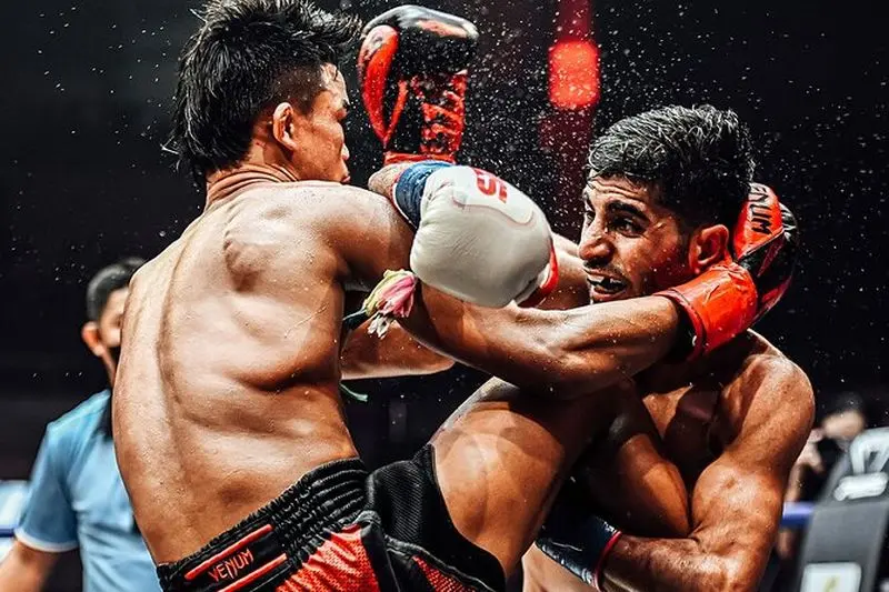 Spectacle de boxe Muay Thai avec sièges au bord du ring au stade Rajadamnern