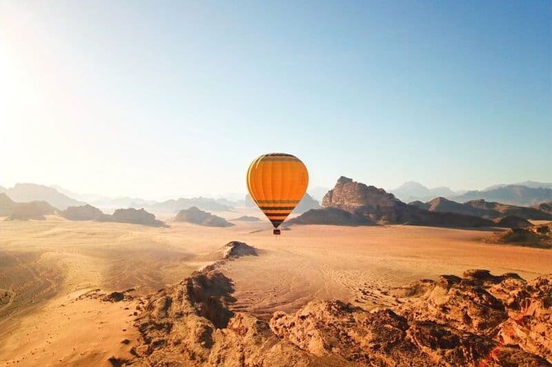 Billet Excursion d'une journée en montgolfière Wadi Rum Sunrise et transfert à l'hôtel