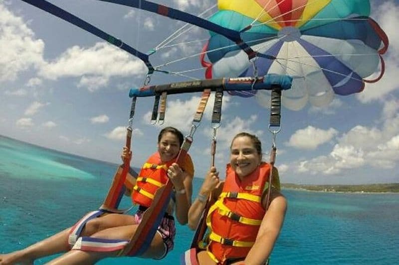 Survolez la mer des 7 couleurs : Parachute ascensionnel privé à San Andrés