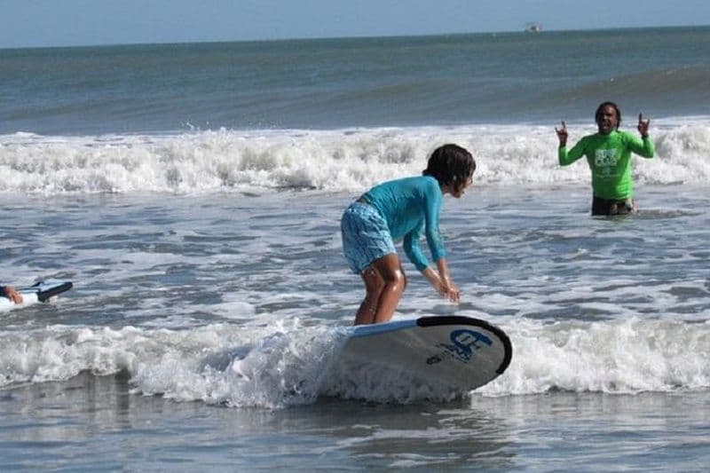 Cours de surf et journée à la plage à Playa Caracol
