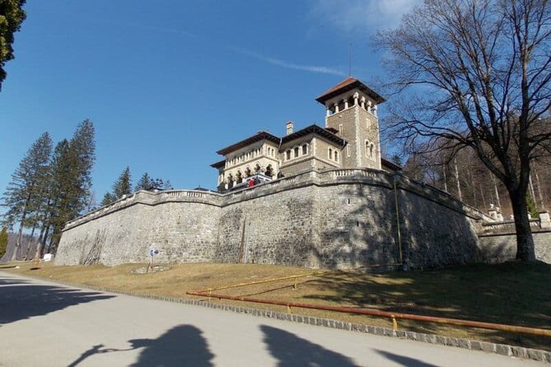 Châteaux de Peles et Cantacuzino avec vin mousseux de Brasov