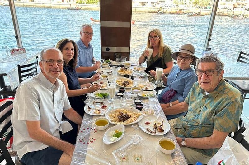 Cuisine de rue locale et visite guidée à pied de la vieille ville de Dubaï